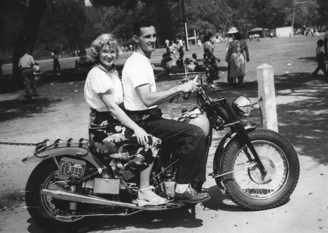 motorcyclists-1951-cookson.jpg - 108025 Bytes