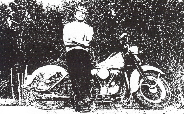 motorcyclists-old-timers-gomez.jpg - 208549 Bytes