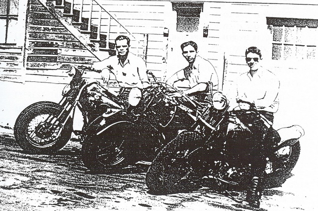 motorcyclists-old-timers-salido.jpg - 195281 Bytes